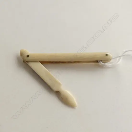 ANTIQUE BONE FOLDING NAIL FILE
