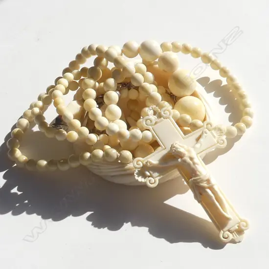 4 PCES IVORY JEWELLERY; 2 BEADED NECKLACES, BRACELET, BANGLE & CRUCIFIX