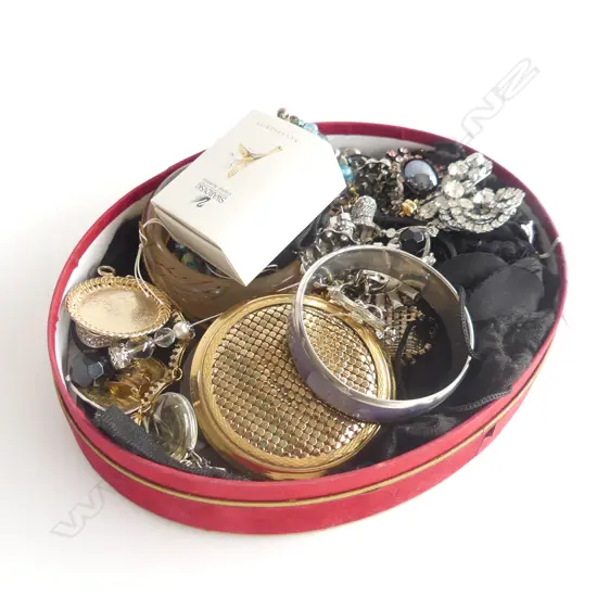 ASST. COSTUME JEWELLERY INCL. SWAROVSKI BROOCH, BOXED