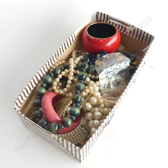 BOX OF MIXED COSTUME JEWLERY