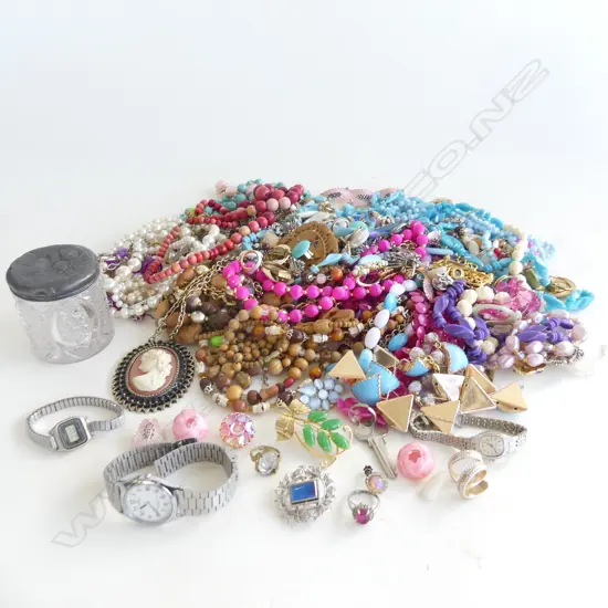 ASST. COSTUME JEWELLERY +STG TOPPED JAR