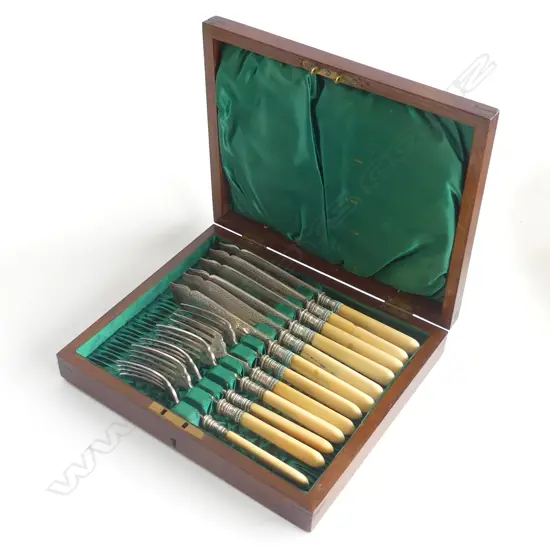 LATE VICT. CASED FISH SERVICE 6 PLACE WALNUT BOXED