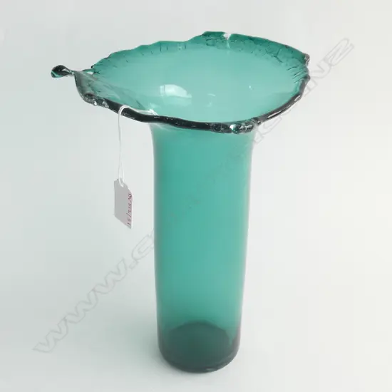 GARY NASH TALL GREEN GLASS VASE H270MM