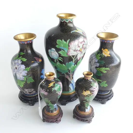 5 BLACK CLOISONNE VASES w. STANDS H.290mm