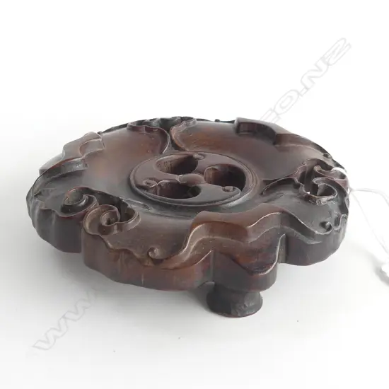 CHINESE ROSEWOOD CARVED STAND PIERCED. BAT FORMS, 3 LEGS Dia.140mm