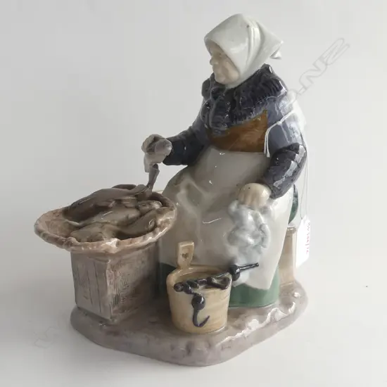 B & G FIGURE THE FISHMONGER H.220mm