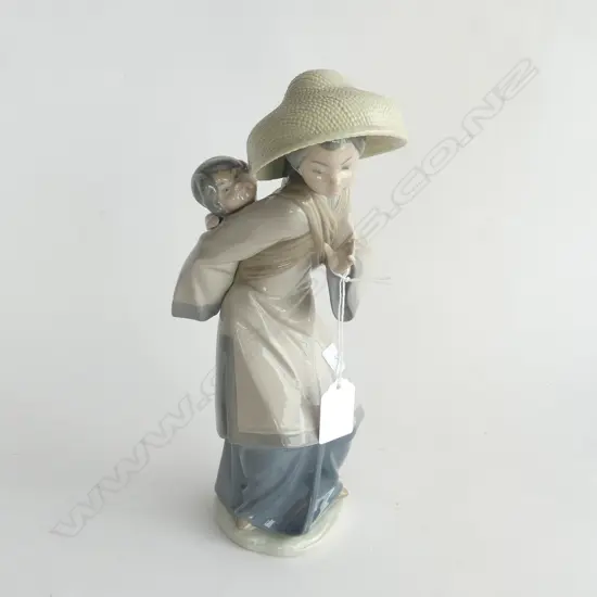 LLADRO ORIENTAL WOMAN w. CHILD H.270mm