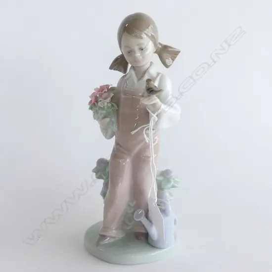 LLADRO FIGURINE, GIRL WITH BIRD, H. 190MM