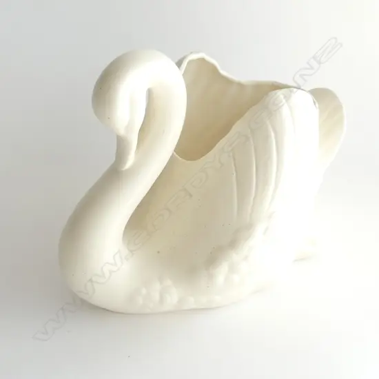 LARGE CROWN LYNN WHITE SWAN blue crown mark (20856)