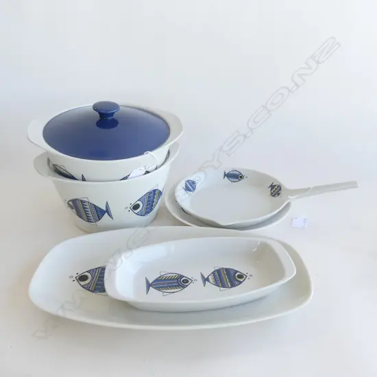 6 VILLEROY & BOCH 'VIKING' SERVING DISHES; 3 ASST PLATES, PAN WITH HANDLE & 2 CASSEROLE DISHES, 1 W LID (DIA 240MM)
