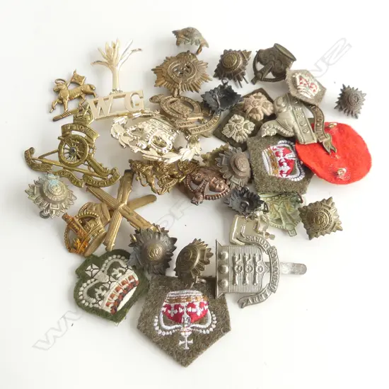 BAG ASST. WWI MILITARY BADGES & BUTTONS ETC
