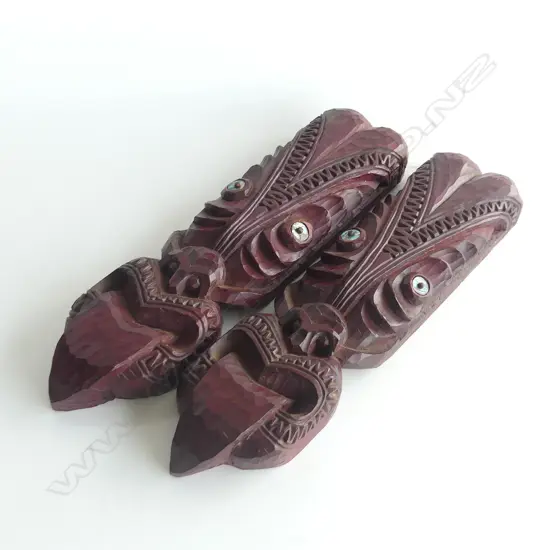 PR CARVED WOODEN MAORI TIKI FACES L.395mm (AK21102)