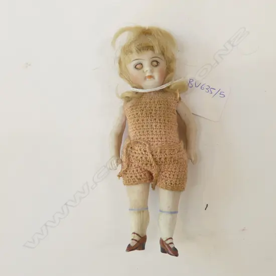 VINTAGE MINIATURE DOLL BLONDE WIG