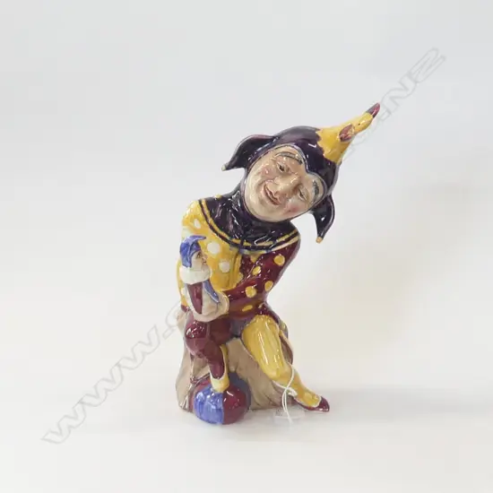 SHORTER & SON COURT JESTER JUG, H. 260MM