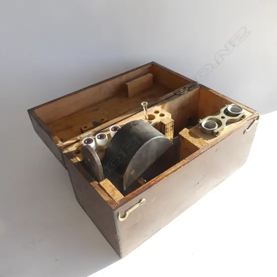 C1900 CHEMISTS BOXED CENTRIFUGE. FOR TESTUBES. BY BAIRD AND TATLOCK LONDON. BOX H 175MM