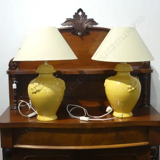 PAIR  CERAMIC TABLE LAMPS 36CM IN HEIGHT