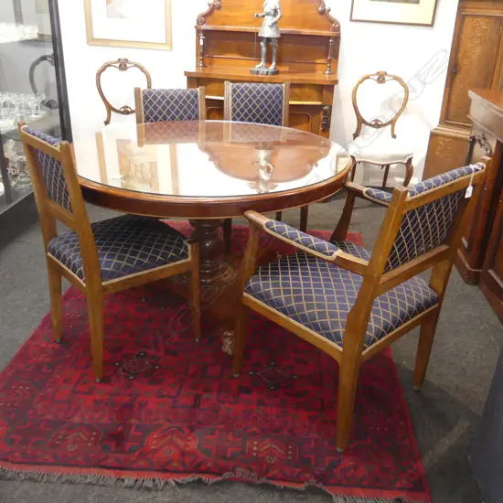4 UPHOLSTERED DINING CHAIRS INCL CARVER