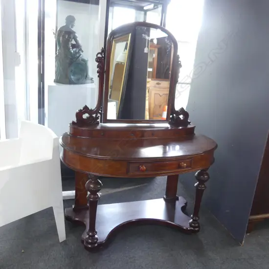 VICTORIAN MAHOGANY DRESSING TABLE 
