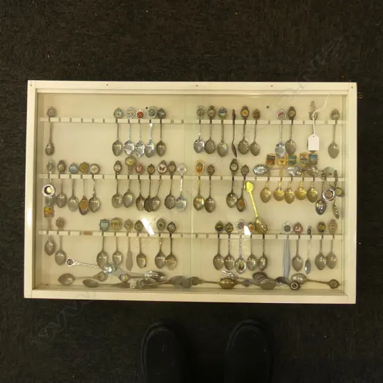 LG WOODEN GLASS FRONTED DISPLAY CASE OF SOUVENIR TEASPOONS 730 X 500MM