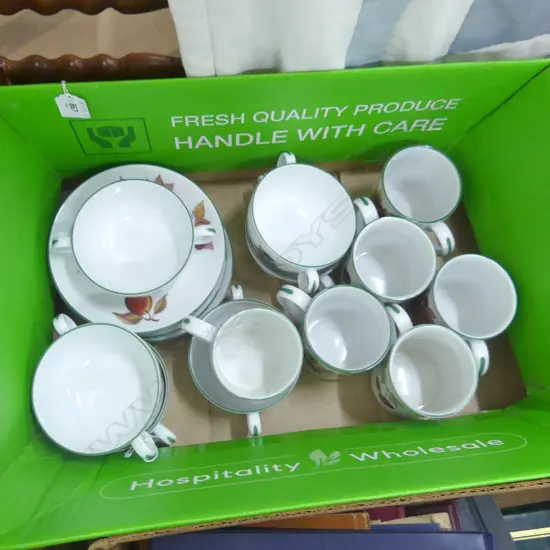 6 ROYAL WORCESTER EVESHAM VALE MUGS + 7SOUP BOWLS+ 6 SAUCERS H.95mm