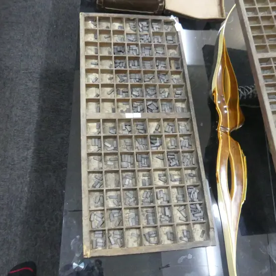 PRINTERS TRAY w. LETTERS 825x360mm