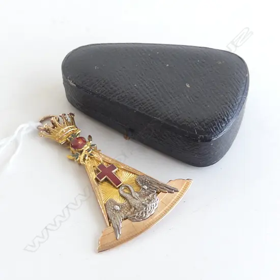 ANTIQUE 9CT MASONIC JEWEL GILDED & ENAMELLED w nesting pelican feeding babies & cross & crown