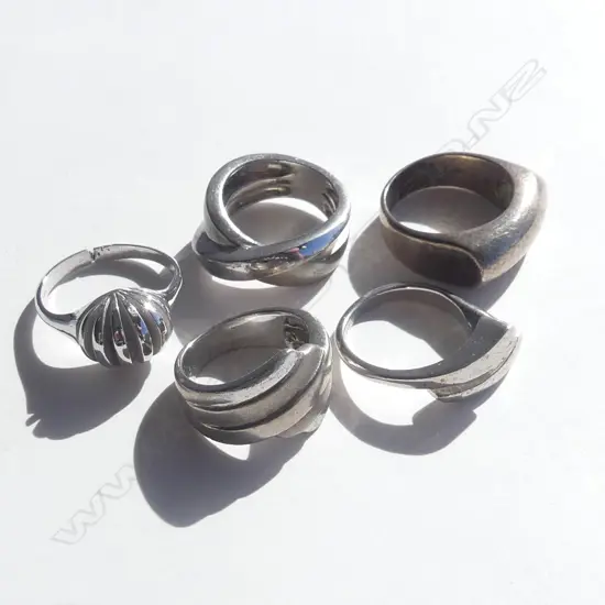 5 925 SILVER RINGS 32.6 GRAMS