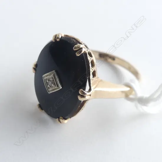 ESTATE 10CT GOLD/ONYX/DIAMOND MOURNING RING