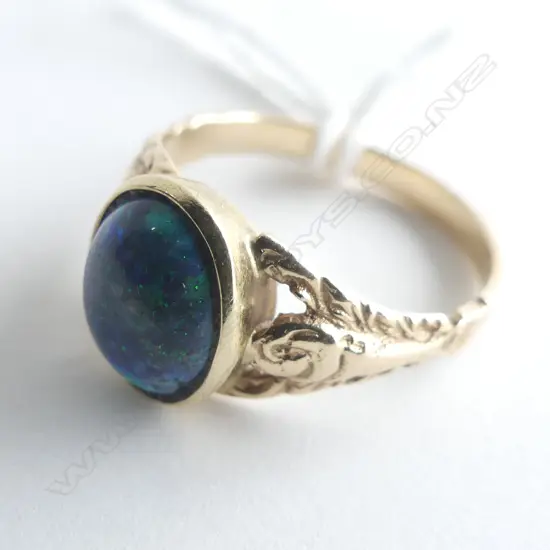 ESTATE 9CT GOLD AND BLACK OPAL RING  **RTV**