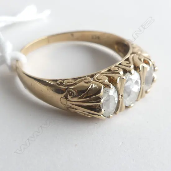 9CT YELLOW GOLD RING WITH 3 CZ OVAL STONES 3GMS