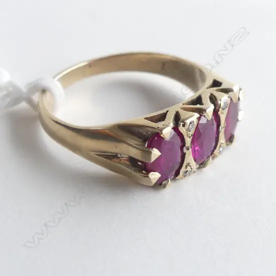 9CT YELLOW GOLD 3 RUBY WITH TINY DIAMONDS IN RING