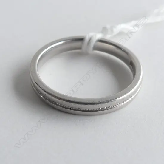 950 PLATNUM HALLMARKED RIDGED BAND