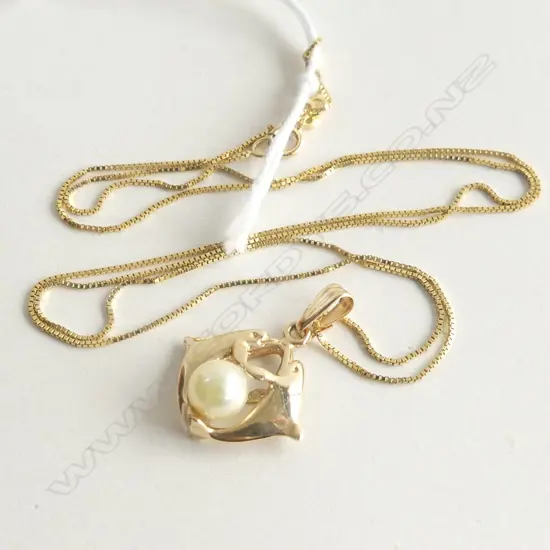 14K GOLD TWIN DOLPHIN & PEARL PENDANT 50cm   3gms