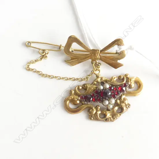 ANTIQUE 18ct GOLD GARNET & SEED PEARL BROOCH ON 9CT BOW. 4.8gms. 1 pearl absent