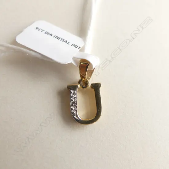 9CT YELLOW GOLD & DIAMOND 'U' PENDANT 0.5GMS