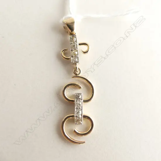 10CT YELLOW GOLD PENDANT WITH OLD CUT DIAMONDS 2.9GMS