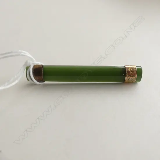 C1900 POUNAMU & 9CT GOLD BAR BROOCH