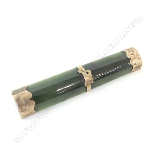 POUNAMU & 9CT GOLD BROOCH (FAULTS TO GOLD)