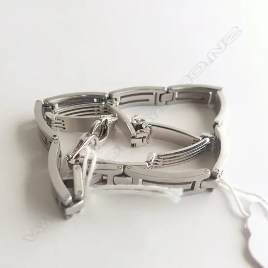 LADIES 18ct WHITE GOLD ITALIAN BRACELET 16gms & STAINLESS STEEL MANS BRACELETS &