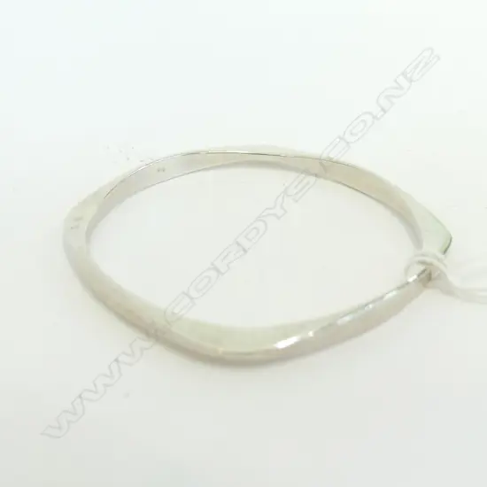 STG SILVER SQUARE CUT BANGLE 