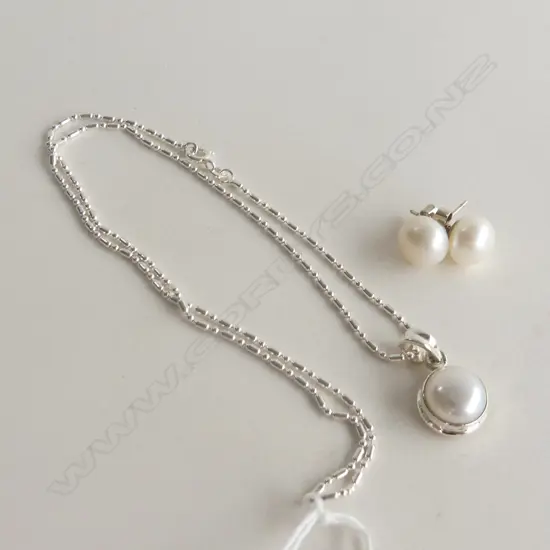 925 PEARL SET; PENDANT NECKLACE & PR STUD EARRINGS  **RTV**