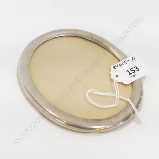 SM STG SILVER OVAL PHOTO FRAME 120 X 100MM