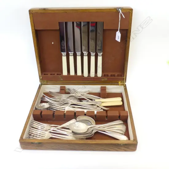 CANTEEN CUTLERY INCL. 8 IVORINE 'BONE' HANDLED KNIVES