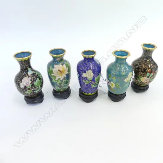 5 SM CLOISONNE VASES ON STANDS, H. 80MM