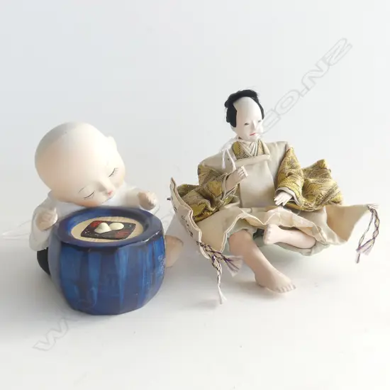2 VINTAGE JAPANESE FIGURES BOY IN CERAMIC  H80MM  & MAN IN SILK  H90MM