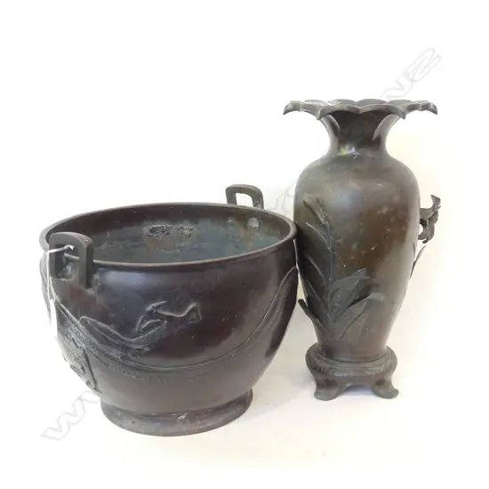 LG BRONZE JARDINIERE ( 300 X 520MM) & VASE (H. 550MM)