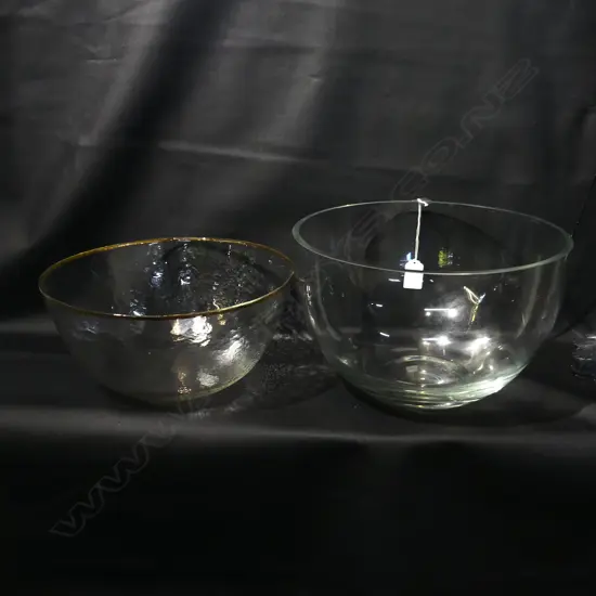 2 LG GLASS BOWLS, 1 WITH GOLD RIM (DIA 190MM & 310MM)