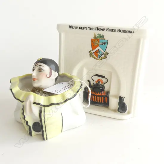 2 ITEMS . PORCELAIN POWDER PUFF AS HARLEQUIN H.80mm & CRESTED WARE ITEM "MANTLEPIECE" FROM MARGATE H.115mm