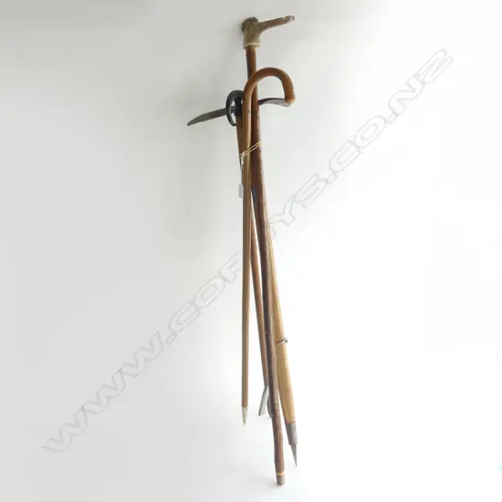 BUNDLE WALKING STICKS, SOME WITH DEER HANDLE & ONE FOR CLIMBING