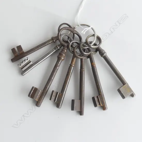 BUNDLE VINTAGE KEYS